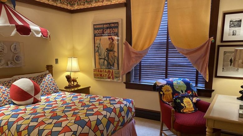 <b>Hotel Pattee Room</b>