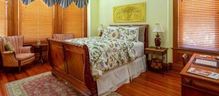 Fleur-de-Lys Mansion Room