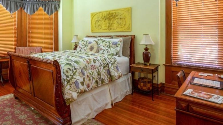 <b>Fleur-de-Lys Mansion Room</b>