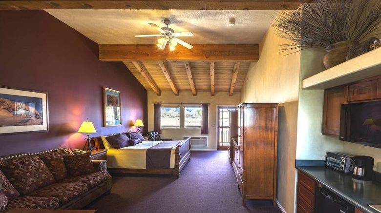 <b>Boulder Mountain Lodge Room</b>