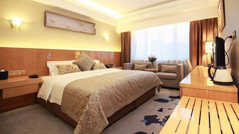 <b>Qi Yuan Shang Zhuang Hotel Room</b>