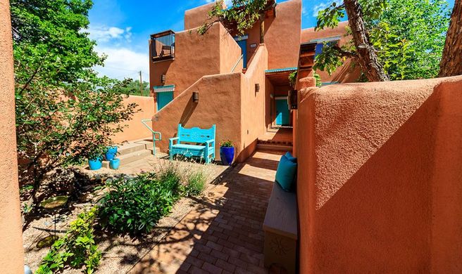 Zona Rosa Suites Exterior