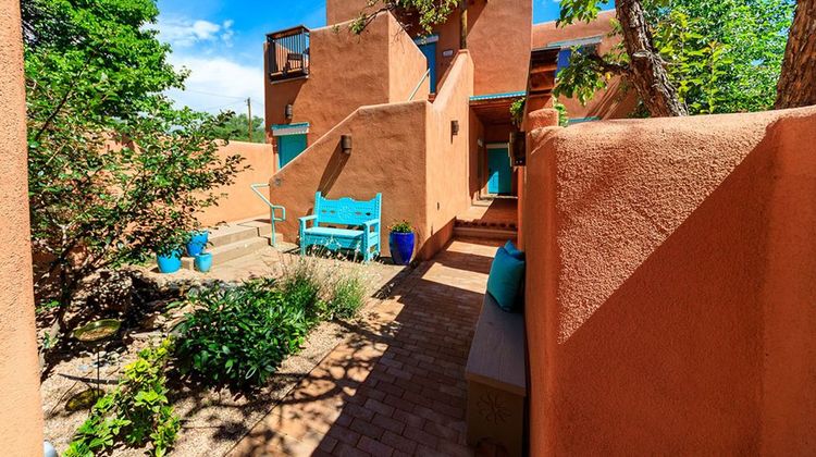 Zona Rosa Suites Exterior