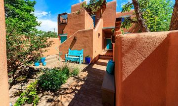 Zona Rosa Suites