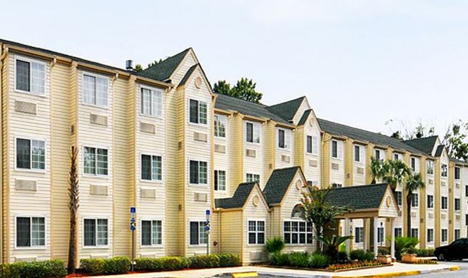 Hometown Inn & Suites Exterior