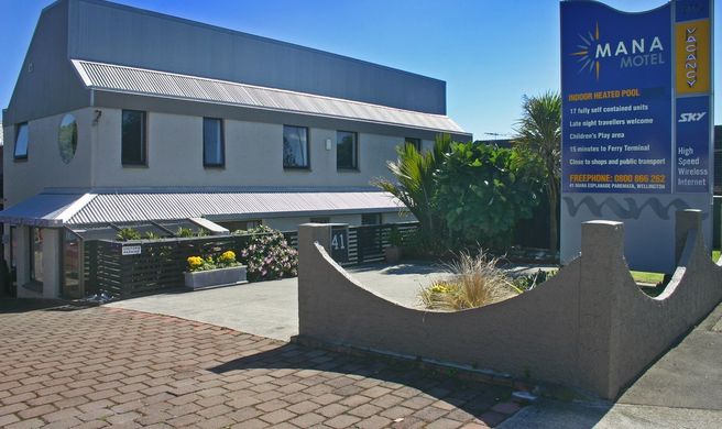 AAA Mana Motel Exterior