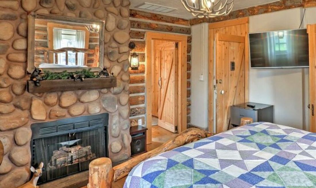 Valley House Inn Room
