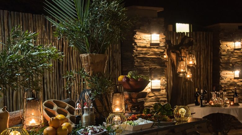 <b>Inyati Game Lodge Restaurant</b>