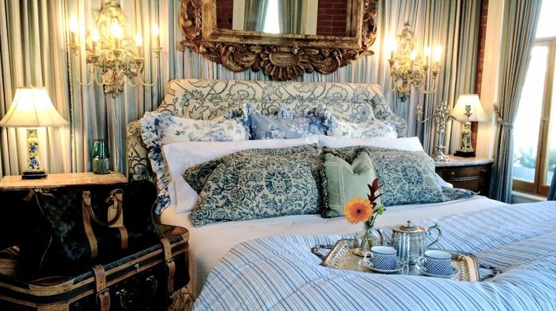 <b>The Residence Hotel Room</b>