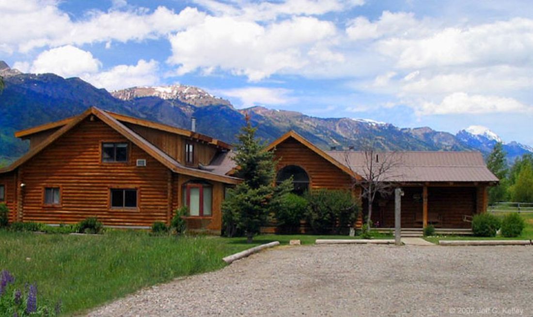 The Sassy Moose Exterior