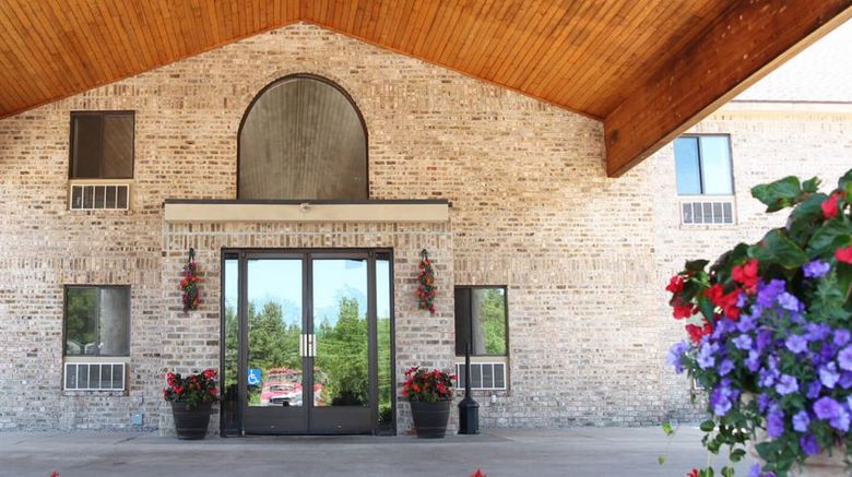 All Seasons Resort Exterior