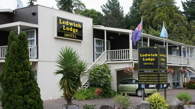 <b>Ledwich Lodge Motel Lobby</b>