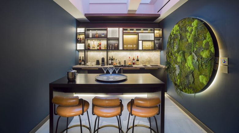 <b>Middle Eight Hotel Suite</b>