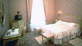 <b>Romulus Hotel Room</b>