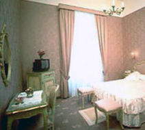 Romulus Hotel Room