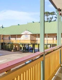 Bayswater Tweed Motel
