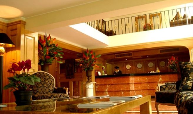 Suites Del Bosque Lobby