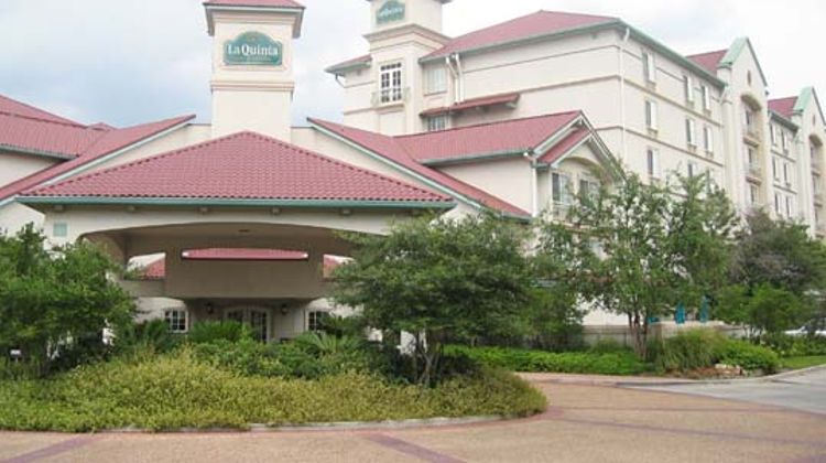 La Quinta Inn & Suites Galleria Area Exterior