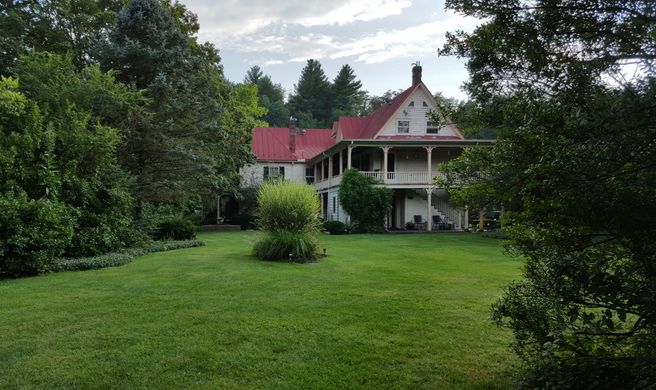 The Hummingbird Inn Exterior