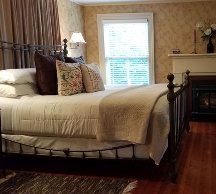 The Hummingbird Inn Room