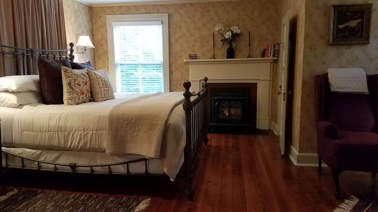 <b>The Hummingbird Inn Room</b>