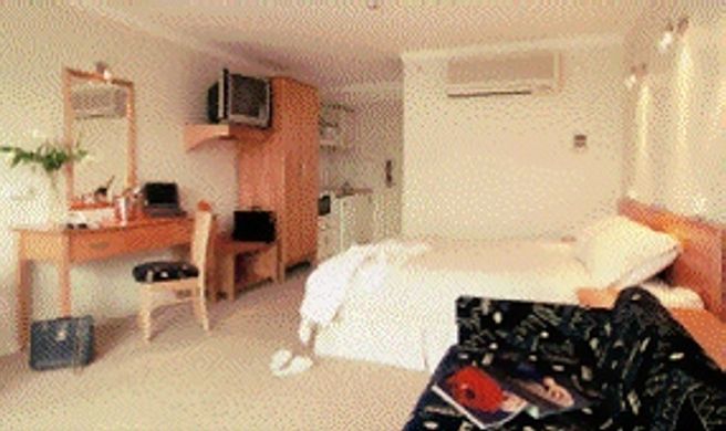 Astor Metropole & Apartment Room