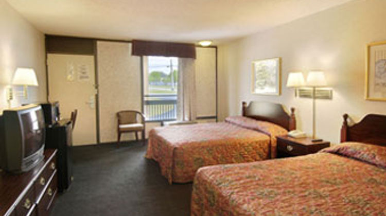 Super 8 Carrollton Suite