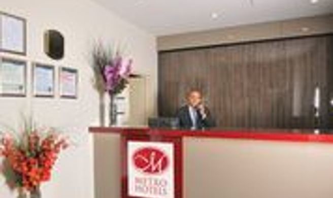 Metro Apartments on Bank Place Lobby