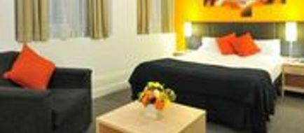 Metro Apartments on Bank Place Room