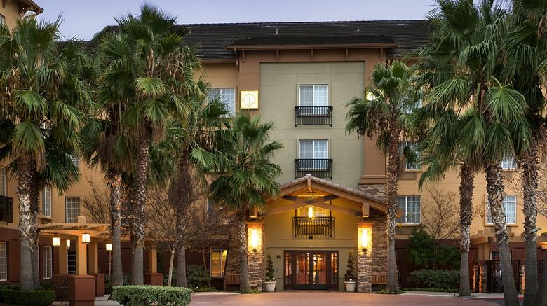 <b>Larkspur Landing Sacramento Hotel Exterior</b>