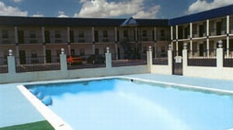 Super 7 Inn Pool
