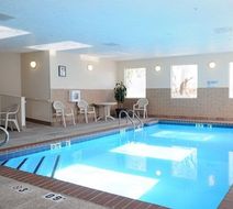 Quality Suites Airport Pool