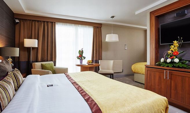 Kingsley Hotel Room