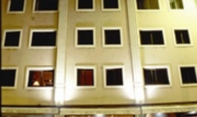 Real Residencia Suite Hotel Exterior