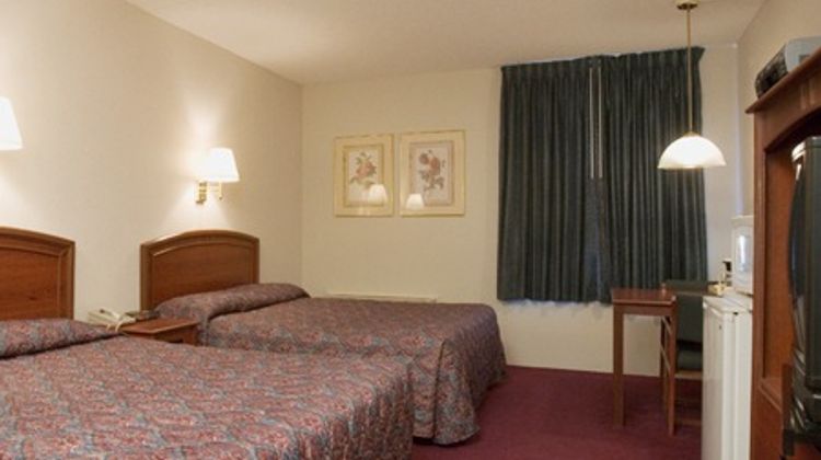 Super 8 Wichita North Room