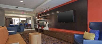 Courtyard By Marriott Beaumont Lobby