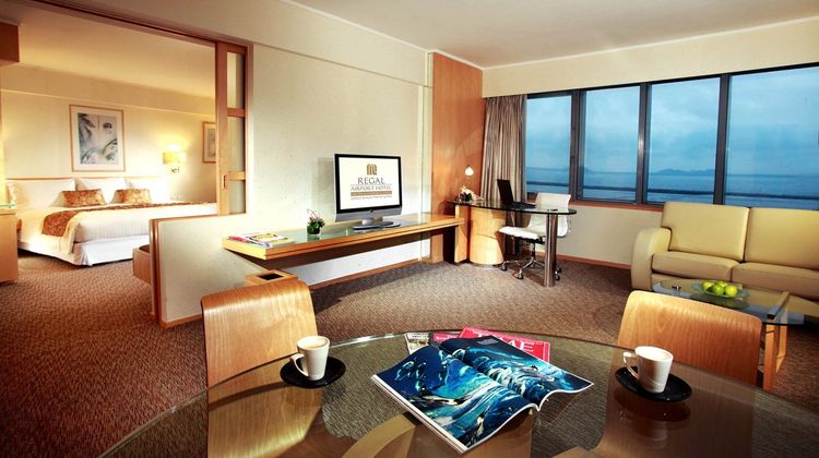 Regal Airport Hotel Hong Kong Suite