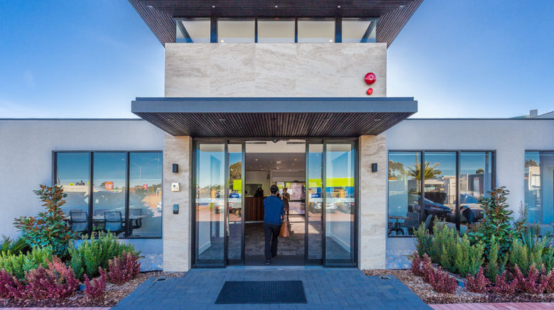 Country Comfort Perth Exterior