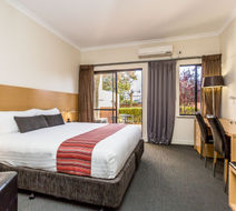Country Comfort Perth Room
