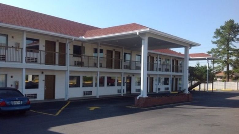 <b>Economy Inn By OYO Ashburn Exterior</b>