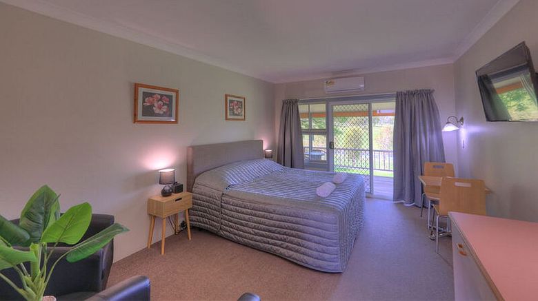 <b>Jacaranda Motor Lodge Room</b>