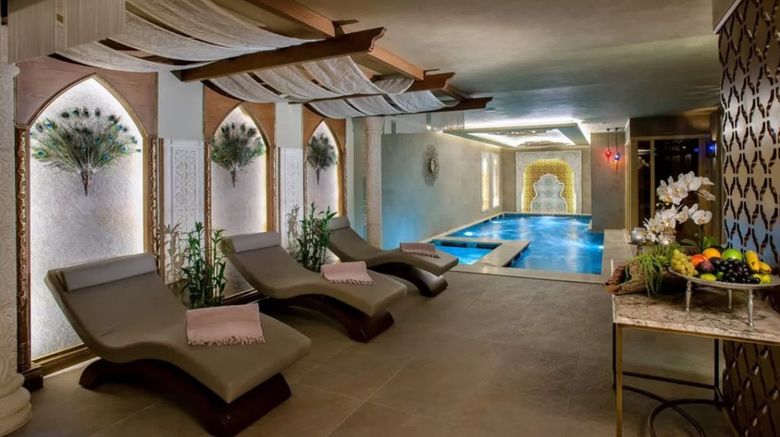 <b>Hotel Romance Pool</b>