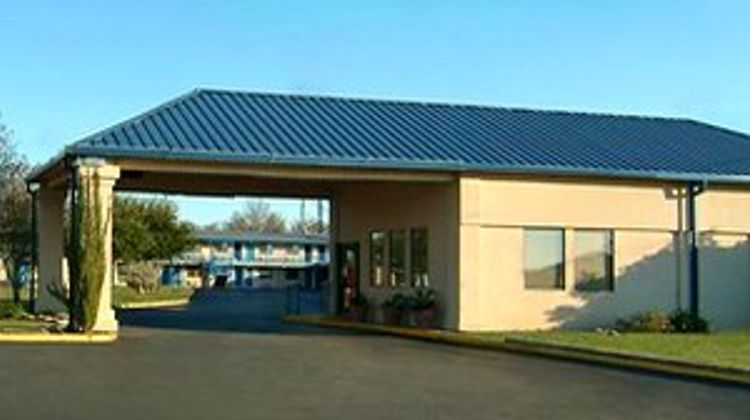 Motel 6 Waco Exterior