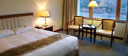 Evergreen Laurel Hotel Room