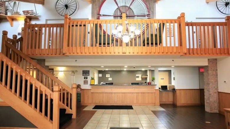 <b>American Inn & Suites Lobby</b>