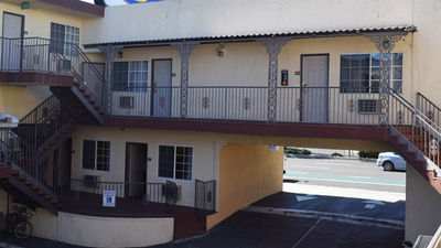 Deluxe Inn