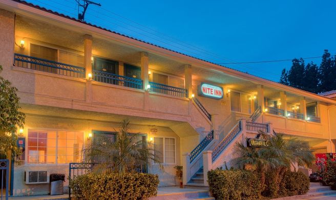 Nite Inn Universal City Exterior
