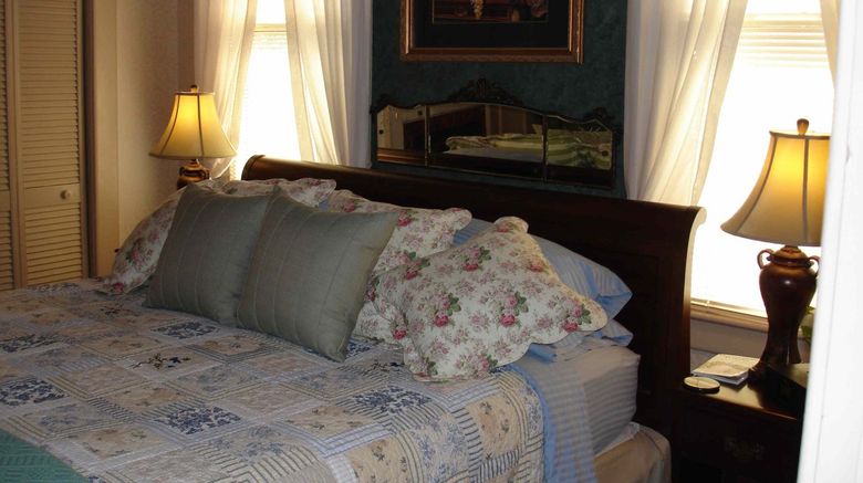 <b>The Lattice Inn Room</b>