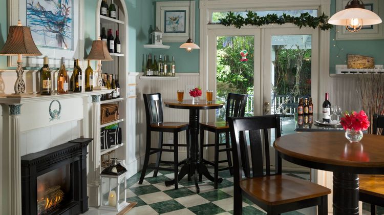 The White Doe Inn Bar/Lounge