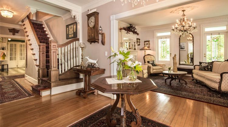 The White Doe Inn Lobby